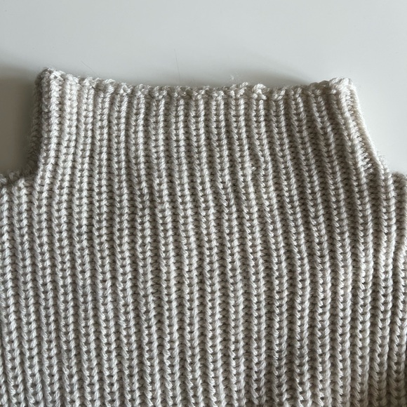 ARITZIA Babaton sleeveless 100% merino wool - Picture 2 of 5